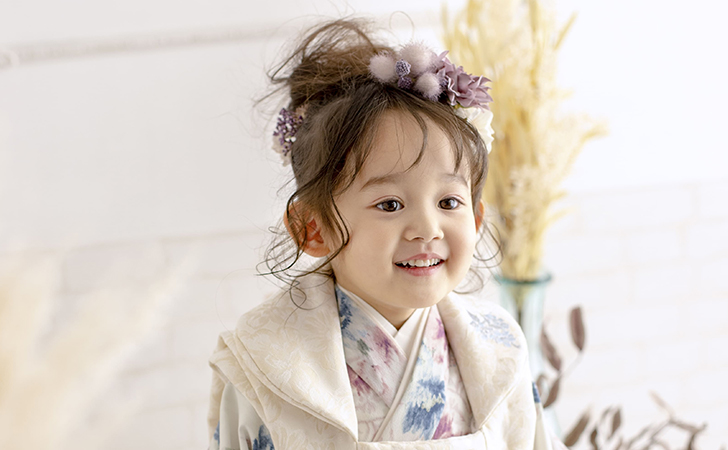 七五三の髪飾り 三歳の女の子に似合う髪飾りは ブログ Efy エフィー